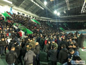 Фотофакт: власти организовали встречу с жителями Якутска по резонансному преступлению