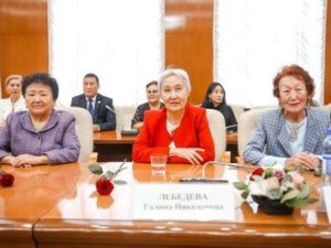 Многодетные матери получили государственные награды