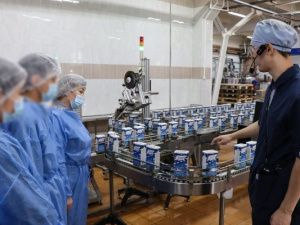 Несовершеннолетние осужденные побывали на Якутском гормолокозаводе