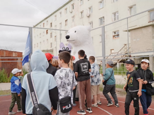 Праздник двора организовали для детей и их родителей в Гагаринском округе Якутска