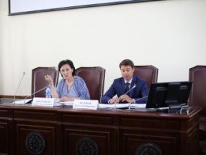 Сардана Авксентьева провела совещание штаба по подготовке к отопительному сезону