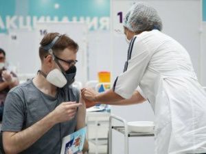 В России разыграют призы по 100 тысяч рублей среди вакцинированных от коронавируса граждан