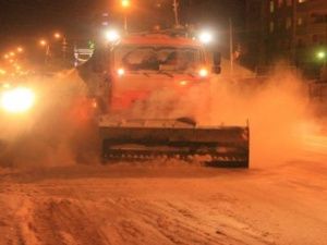 Городские службы продолжают уборку снега на окраинах и в пригородах Якутска