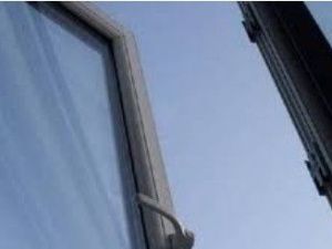 В Якутске с седьмого этажа выпал мужчина