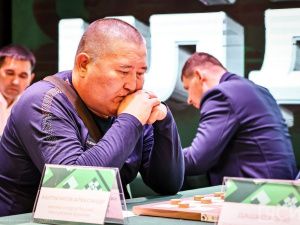 Девять чемпионов мира участвуют на турнире по шашкам в Якутске
