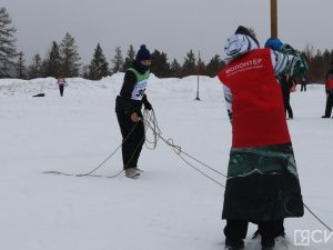 В Нерюнгри при сильном ветре и снегопаде прошли соревнования по метанию аркана
