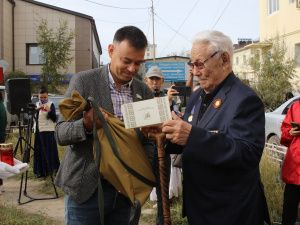 Живая легенда Якутии: 99-летнему ветерану ВОВ Кириллу Павлову устроили праздник во дворе