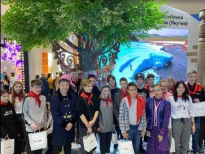 Школьники из Докучаевска побывали в Москве по приглашению Постоянного представительства республики