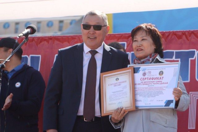 Федерация профсоюзов Якутии отметила коллектив АО «АК «ЖДЯ» денежным сертификатов за вклад в развитие комплекса ГТО