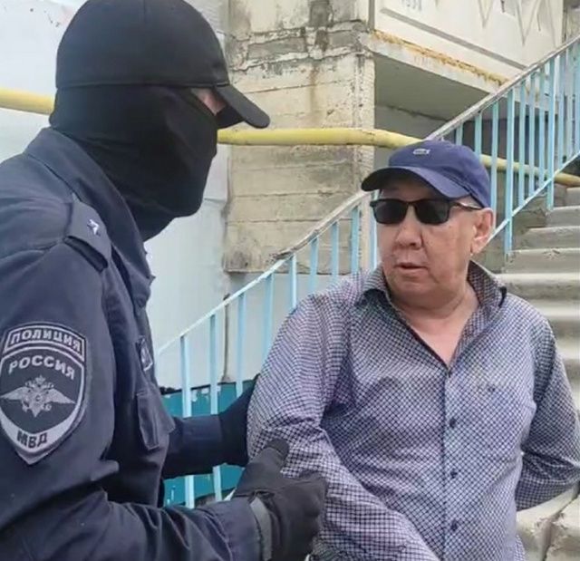 Рука депутата: помощник Аммосова из КПРФ зовёт якутян на незаконные митинги