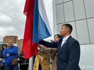 Премьер-министр Якутии принял участие в торжественной линейке школы № 29 Якутска