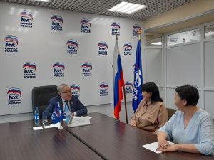 Депутат Гордумы взял вопросы горожан под личный контроль