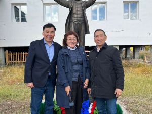 Памятник Гавриилу Баишеву-Алтан Сарын открыли в Чурапчинском районе