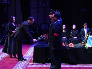 Фото: в Якутске прощаются с Михаилом Николаевым