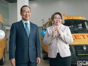 Двадцать новых автобусов передали школам и колледжам в Якутии