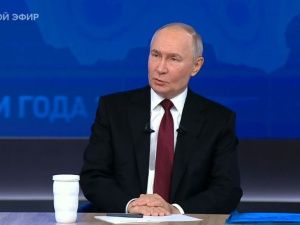 Путин начал совмещенную прямую линию и большую пресс-конференцию