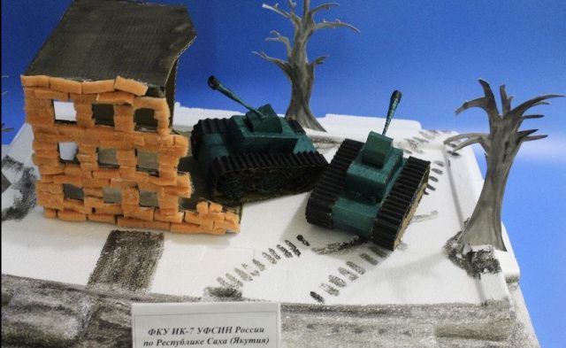 В Якутии в исправительной колонии осужденные мастерят поделки на патриотическую тематику