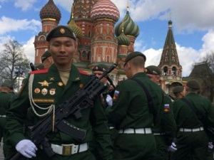 Выпускник из Чурапчинской улуса Алгыстаан Скрябин принимает участие в Параде Победы на Красной площади