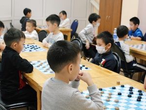 В первенстве Якутии по шашкам участвуют более 230 юных спортсменов  