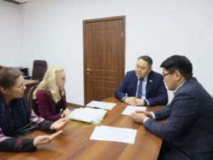 Альберт Семенов провел прием жителей Сайсарского округа 