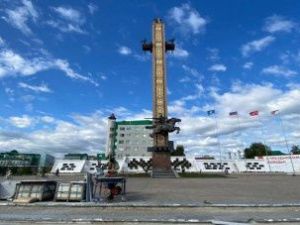 В Якутске ремонтируют площадь Победы и мемориальный комплекс «Солдат Туймаады»