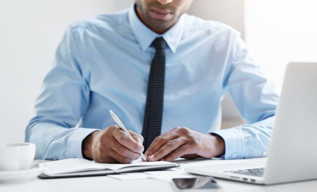 В Якутии должностное лицо педколледжа обвиняется в 20 эпизодах взяточничества и 38 эпизодах мошенничества