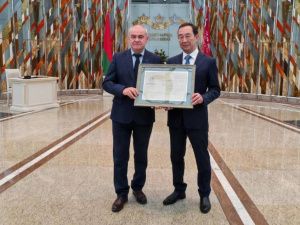 Музею Беларуси передали копию указа о присвоении звания Героя Советского Союза Фёдору Попову