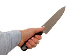 В Нюрбинском районе пьяный муж напал на жену с кухонным ножом