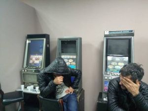 Полиция закрыла игорный зал на улице Пояркова