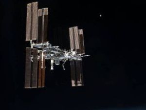 Космонавты с борта МКС поздравили жителей Земли с наступающим Новым годом