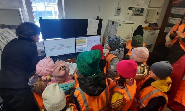 В «Железных дорогах Якутии» впервые провели экскурсию для первоклассников