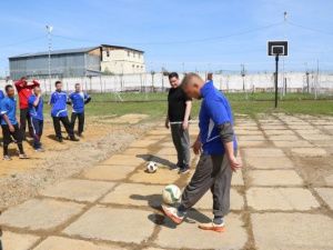 В исправительной колонии № 1 состоялся мастер-класс по футбольному фристайлу