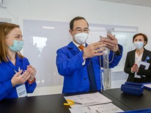 Айсен Николаев принял участие в открытии учебной площадки «Фабрика процессов»