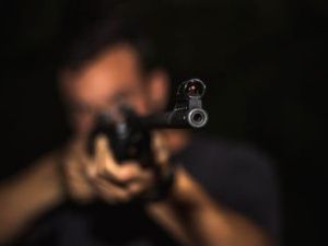 В Нерюнгри молодой мужчина украл ружье, чтобы пострелять по банкам