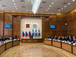 Глава Якутии провел очередное заседание Совета по местному самоуправлению