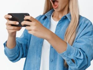 Жительница Якутска, желая купить игровую валюту, осталась без 150 тысяч рублей