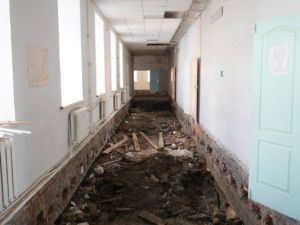 Евгений Григорьев ознакомился с ходом ремонта здания школы №9 города Якутска