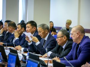 Айсен Николаев провел заседание Комиссии по координации работы по противодействию коррупции