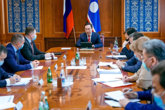 Айсен Николаев поручил правительству пересмотреть подходы работы в условиях новых ограничений