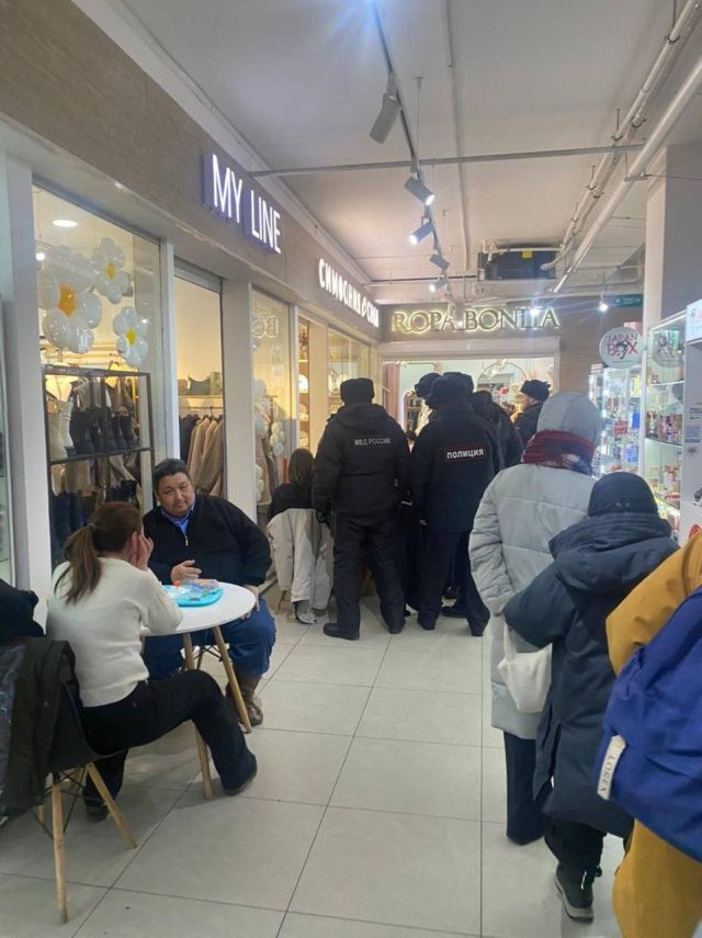 «Забирали всех без разбора». В ТЦ Якутска полиция задержала подростков для пресечения сходки ЧВК «Редан»