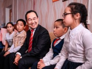 Глава Якутии поздравляет с Днём защиты детей