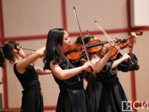 Бурными овациями завершился концерт ансамбля «Виртуозы Якутии» в Казахстане