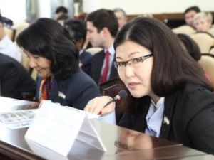 Судья, уволенная за "совершение действий, позорящих честь и достоинство", компрометирует список эсеров в Якутии