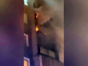 Зато без жертв: Фейерверк поджег балкон, а неосторожное курение привело к пожару в двухэтажном доме в Якутске в ночь на 1 января 2023 года