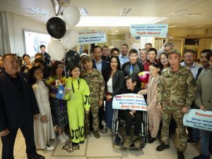 Героев России Алексея Неустроева и Филиппа Евсеева торжественно встретили в Якутске