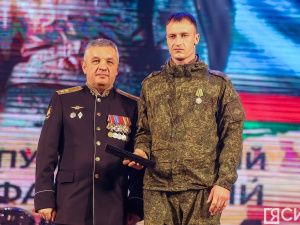 Государственные награды вручили воинам-якутянам на II Антифашистском форуме в Якутске