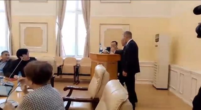 Якутские писатели продолжают между собой судебные разборки, игнорируя Минюст