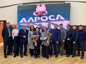 Копию алмаза весом более 75 карат имени Дмитрия Ходулова передали его дочерям