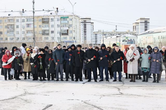 Национальные общины Якутии возложили цветы к мемориалу жертвам теракта