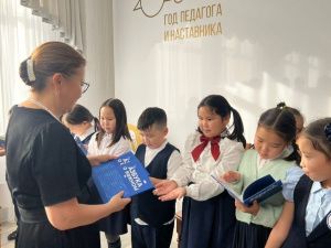 Школьникам Якутска вручили «Азбуки о важном»